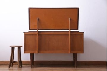 ヴィンテージ家具　北欧ビンテージ　スタイリッシュでモダンなドレッシングチェスト(ドレッサー、ミラー、鏡台)
