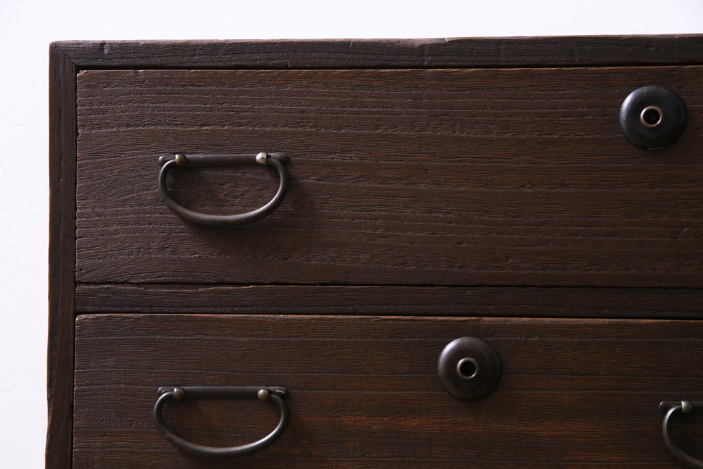 アンティーク家具　和製アンティーク　総桐材　立体的な鍵穴が目を引く小箪笥(小引き出し、和タンス、桐箪笥、桐たんす)