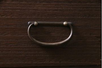 アンティーク家具　和製アンティーク　総桐材　立体的な鍵穴が目を引く小箪笥(小引き出し、和タンス、桐箪笥、桐たんす)