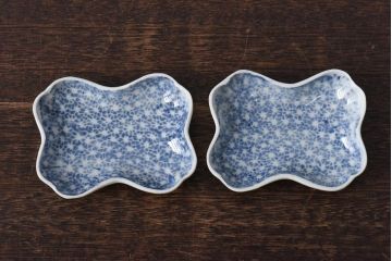 江戸期　結霜のような模様が可愛らしいアンティークの印判豆皿(変形皿)