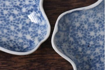 江戸期　結霜のような模様が可愛らしいアンティークの印判豆皿(変形皿)