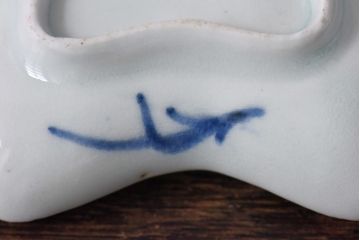 江戸期　結霜のような模様が可愛らしいアンティークの印判豆皿(変形皿)