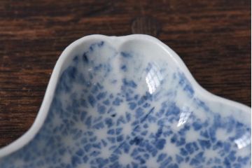 江戸期　結霜のような模様が可愛らしいアンティークの印判豆皿(変形皿)