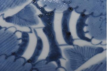 江戸期　伊万里焼　6寸　大輪の牡丹が魅力の染付皿2枚セット(中皿)(1)