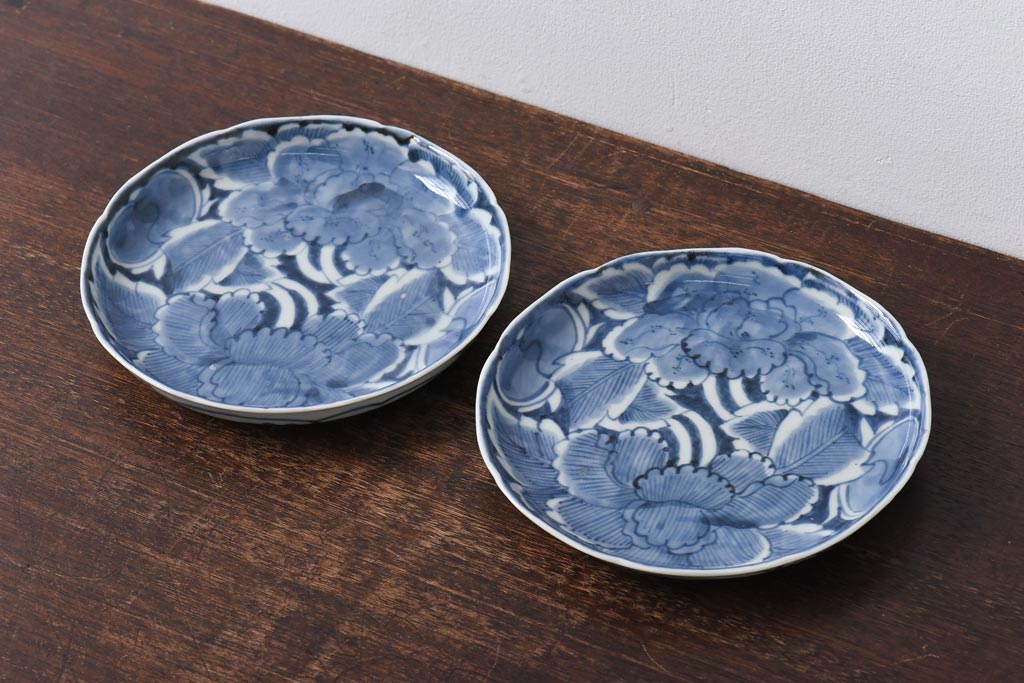 江戸期　伊万里焼　6寸　大輪の牡丹が魅力の染付皿2枚セット(中皿)(2)