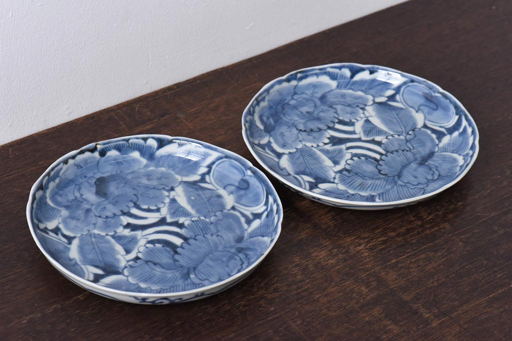 江戸期　伊万里焼　6寸　大輪の牡丹が魅力の染付皿2枚セット(中皿)(2)