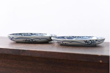 江戸期　伊万里焼　6寸　大輪の牡丹が魅力の染付皿2枚セット(中皿)(2)