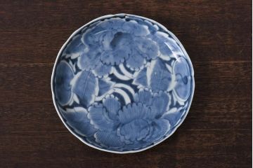 江戸期　伊万里焼　6寸　大輪の牡丹が魅力の染付皿2枚セット(中皿)(2)