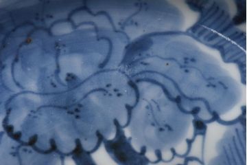 江戸期　伊万里焼　6寸　大輪の牡丹が魅力の染付皿2枚セット(中皿)(2)