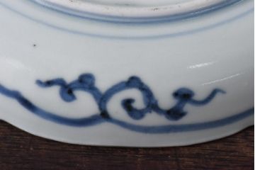 江戸期　伊万里焼　6寸　大輪の牡丹が魅力の染付皿2枚セット(中皿)(2)