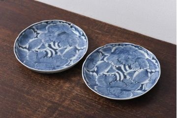 江戸期　伊万里焼　6寸　大輪の牡丹が魅力の染付皿2枚セット(中皿)(2)