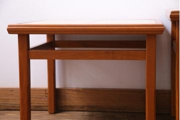 ヴィンテージ家具　北欧ビンテージ　チーク材　レトロデザインのタイルが可愛らしいネストテーブル(サイドテーブル、カフェテーブル)