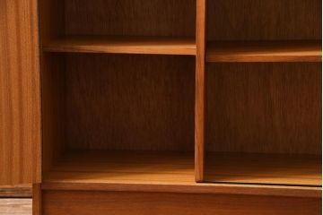 ビンテージ　北欧家具　チーク材　レトロモダンなデザインがお洒落なサイドボード(キャビネット、収納棚、戸棚)