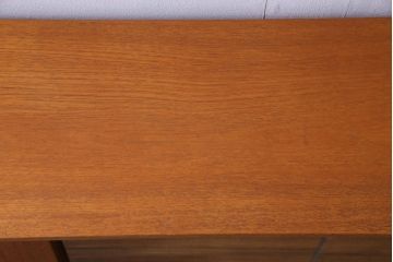 ビンテージ　北欧家具　チーク材　レトロモダンなデザインがお洒落なサイドボード(キャビネット、収納棚、戸棚)
