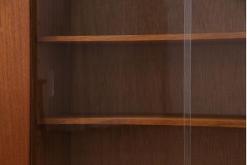 ビンテージ　北欧家具　チーク材　レトロモダンなデザインがお洒落なサイドボード(キャビネット、収納棚、戸棚)