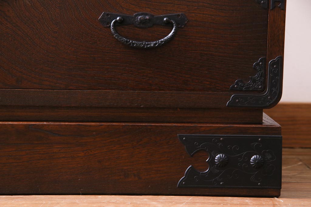 中古　国産　民芸箪笥　天板リメイク　気品漂う上質なつくりのチェスト(衣装箪笥、引き出し)(1)