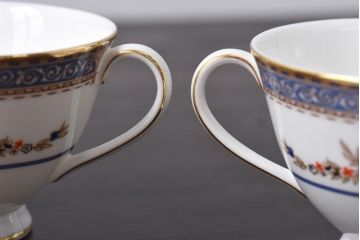 未使用品 ROYAL DOULTON(ロイヤルドルトン) 廃盤 BROADLANDS(ブロードランド) カップ&ソーサー2客セット(洋食器)