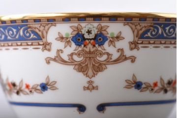 未使用品　ROYAL DOULTON(ロイヤルドルトン)　廃盤　BROADLANDS(ブロードランド)　カップ&ソーサー2客セット(洋食器)