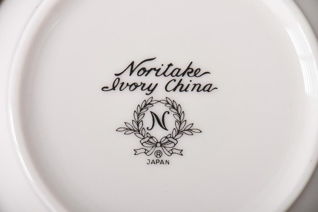 未使用品　ノリタケ(Noritake、日陶)　海外輸出　アイボリーチャイナ　トリオ2客セット・箱付き(カップ、ソーサー、プレート)