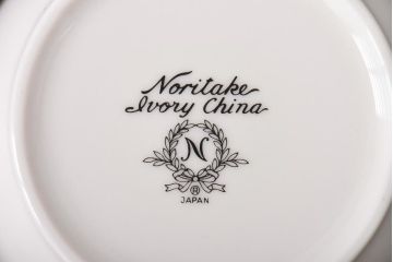 未使用品　ノリタケ(Noritake、日陶)　海外輸出　アイボリーチャイナ　トリオ2客セット・箱付き(カップ、ソーサー、プレート)