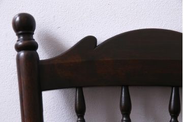 中古　松本民芸家具　16型スピンドルチェア　シックな色味とクラシカルなデザインがお洒落なチェア(ダイニングチェア、椅子)