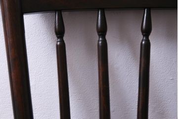 中古　松本民芸家具　16型スピンドルチェア　シックな色味とクラシカルなデザインがお洒落なチェア(ダイニングチェア、椅子)