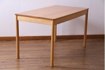 ヴィンテージ家具　イギリスビンテージ　ERCOL(アーコール)　天板ニレ材　明るい木色が優しげな2人掛けダイニングテーブル
