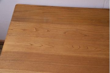 ヴィンテージ家具　イギリスビンテージ　ERCOL(アーコール)　天板ニレ材　明るい木色が優しげな2人掛けダイニングテーブル