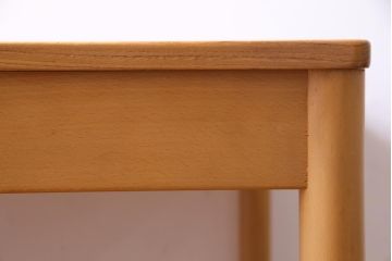 ヴィンテージ家具　イギリスビンテージ　ERCOL(アーコール)　天板ニレ材　明るい木色が優しげな2人掛けダイニングテーブル