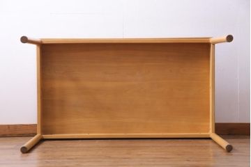 ヴィンテージ家具　イギリスビンテージ　ERCOL(アーコール)　天板ニレ材　明るい木色が優しげな2人掛けダイニングテーブル