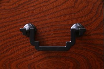 中古　民芸家具　高級品　品のある佇まいが目を引く重ねタンス(箪笥、戸棚、引き出し、衣装箪笥)