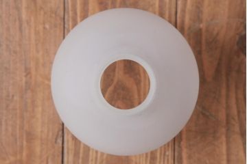 和製アンティーク　オパールガラス　シンプルながら上品な雰囲気漂うペンダントライト(天井照明、吊り下げ照明)