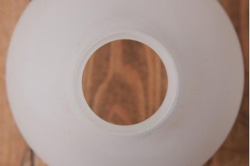 和製アンティーク　オパールガラス　シンプルながら上品な雰囲気漂うペンダントライト(天井照明、吊り下げ照明)