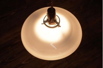 昭和初期　戦前　円盤型のシェードが魅力的なペンダントライト(天井照明、電笠)(1)