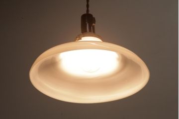 昭和初期　戦前　円盤型のシェードが魅力的なペンダントライト(天井照明、電笠)(1)