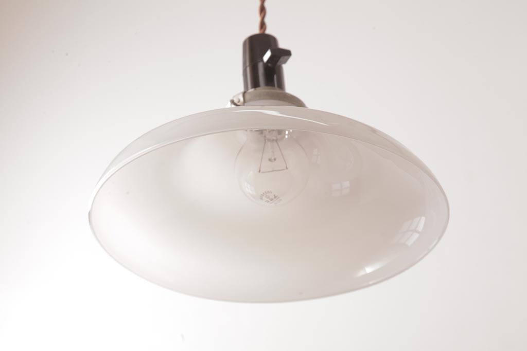 昭和初期　戦前　円盤型のシェードが魅力的なペンダントライト(天井照明、電笠)(1)