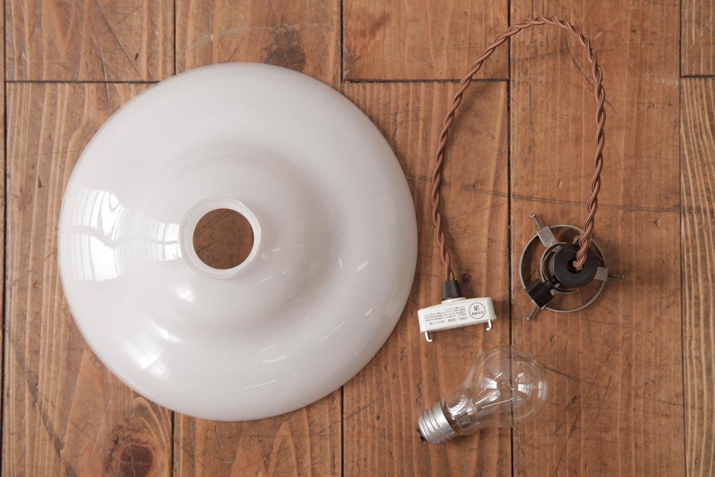 昭和初期　戦前　円盤型のシェードが魅力的なペンダントライト(天井照明、電笠)(2)