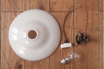 昭和初期　戦前　円盤型のシェードが魅力的なペンダントライト(天井照明、電笠)(2)