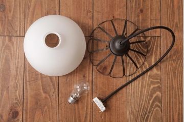 和製アンティーク　戦前　花型の銅金具が付いたペンダントライト(天井照明、シェード、電笠)