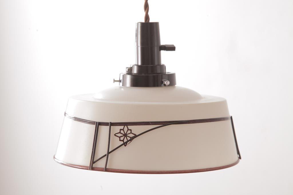 昭和初期　戦前　シンプルな中に趣きのあるセルロイド製ペンダントライト(天井照明、シェード、電笠)