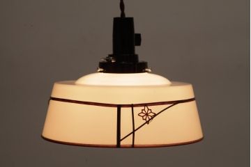 昭和初期　戦前　シンプルな中に趣きのあるセルロイド製ペンダントライト(天井照明、シェード、電笠)