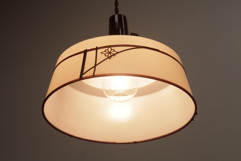 昭和初期　戦前　シンプルな中に趣きのあるセルロイド製ペンダントライト(天井照明、シェード、電笠)