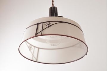 昭和初期　戦前　シンプルな中に趣きのあるセルロイド製ペンダントライト(天井照明、シェード、電笠)