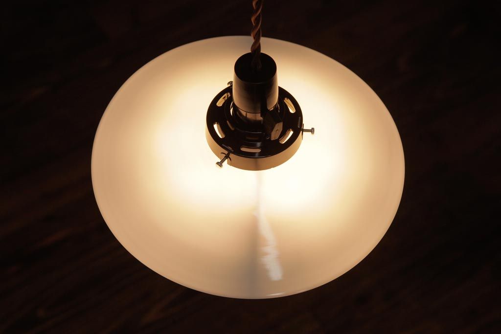 昭和初期　戦前　ノスタルジックな平笠シェードの天井照明(吊り下げ照明、ペンダントライト)(1)