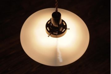 昭和初期　戦前　ノスタルジックな平笠シェードの天井照明(吊り下げ照明、ペンダントライト)(1)