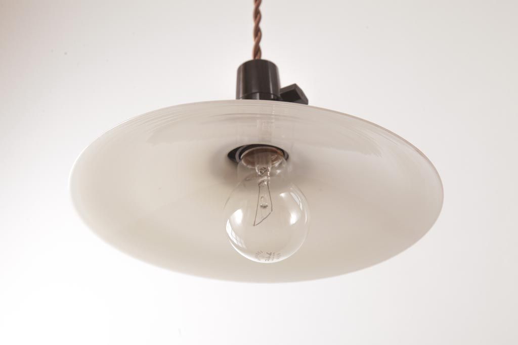 昭和初期　戦前　ノスタルジックな平笠シェードの天井照明(吊り下げ照明、ペンダントライト)(1)