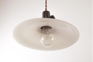 昭和初期　戦前　ノスタルジックな平笠シェードの天井照明(吊り下げ照明、ペンダントライト)(1)