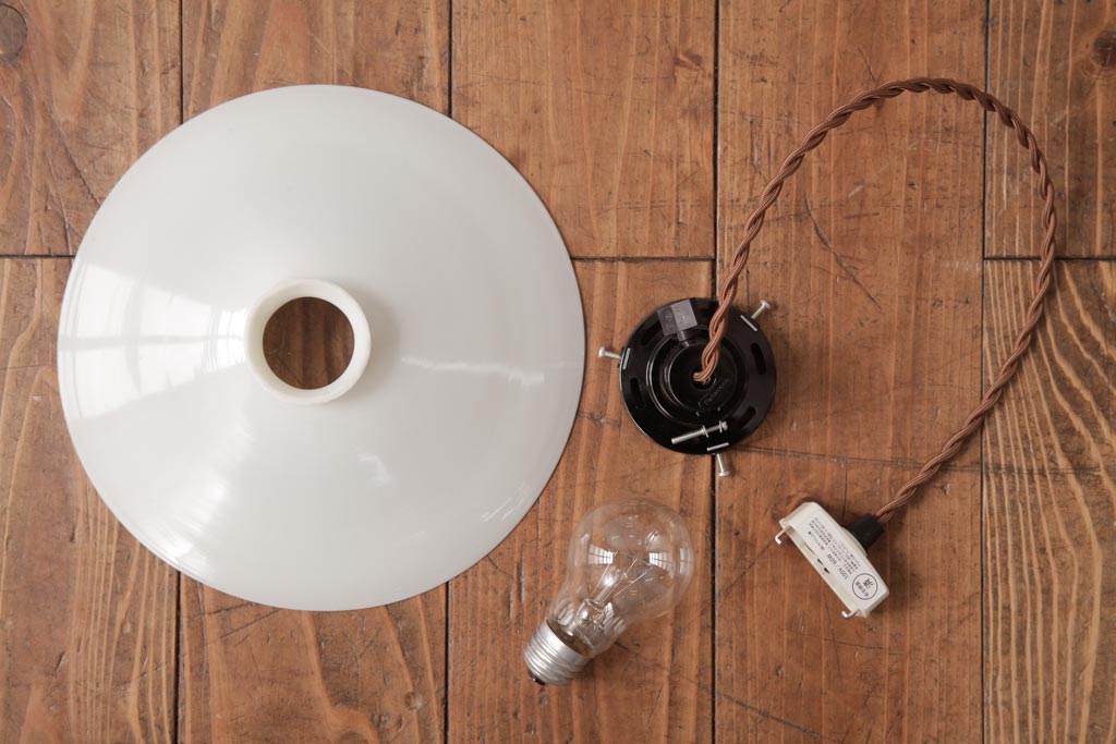 昭和初期　戦前　ノスタルジックな平笠シェードの天井照明(吊り下げ照明、ペンダントライト)(1)