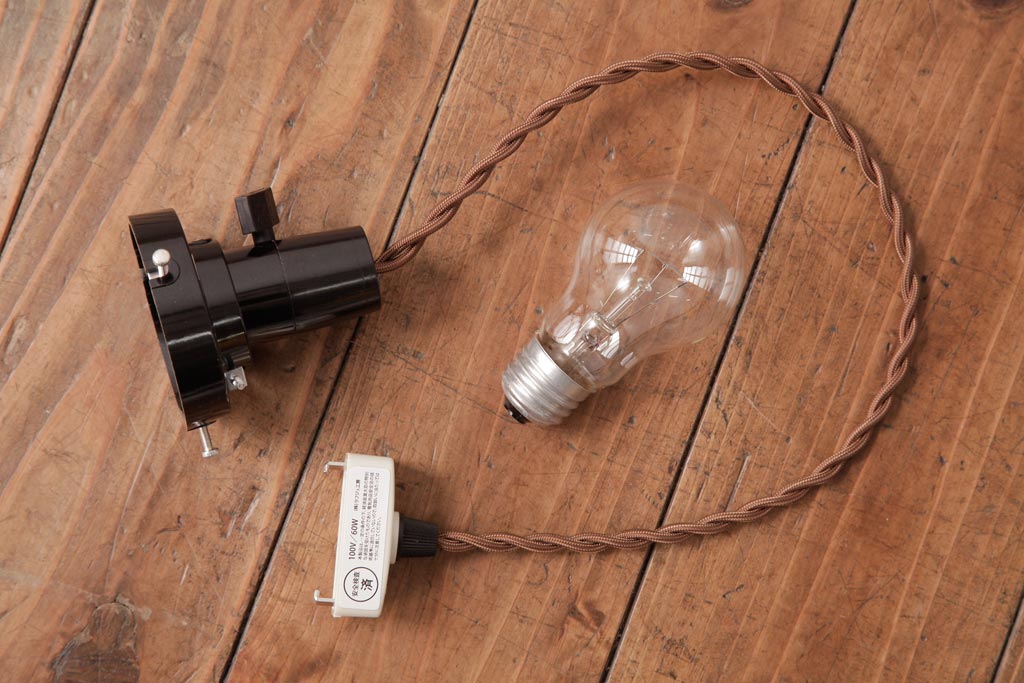 昭和初期　戦前　ノスタルジックな平笠シェードの天井照明(吊り下げ照明、ペンダントライト)(1)