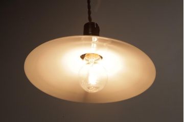 昭和初期　戦前　ノスタルジックな平笠シェードの天井照明(吊り下げ照明、ペンダントライト)(2)